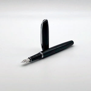 Legend schwarz/chrom X-Pen Füller offen Kappe stehend